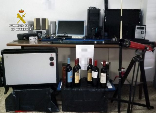 La Guardia Civil detiene a una pareja por una veintena de robos en viviendas vacacionales - 5, Foto 5