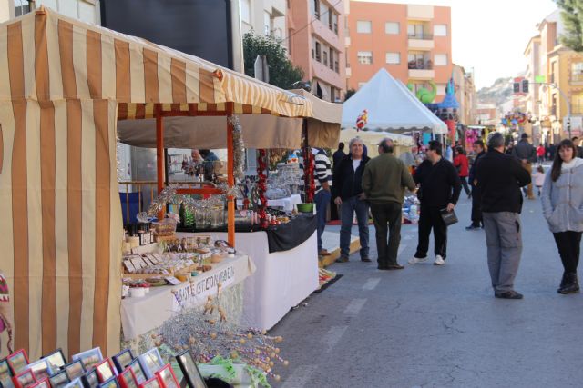 Mercado Artesanal de Navidad en Puerto Lumbreras con más de 40 puntos de venta de productos navideños y artesanales - 1, Foto 1