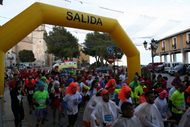 Casi 200 corredores participan en la VIII San Silvestre de Cehegín con originales disfraces - 1, Foto 1