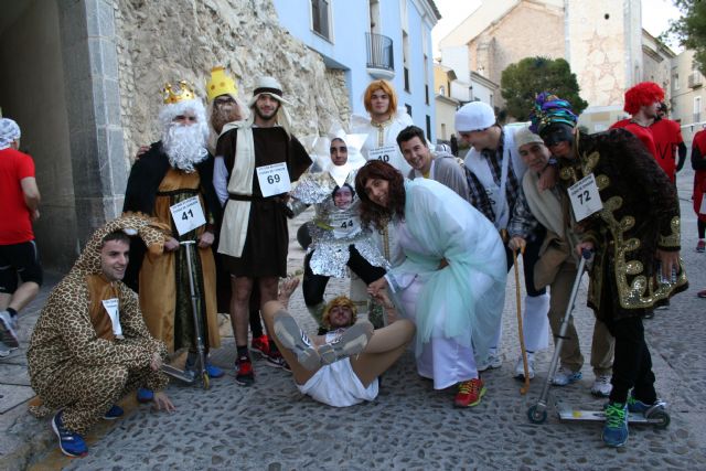 Casi 200 corredores participan en la VIII San Silvestre de Cehegín con originales disfraces - 3, Foto 3