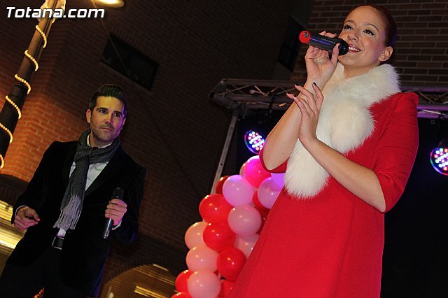 El Mercado de Navidad se abrió con la actuación de los cantantes de Operación Triunfo y La Voz - 1, Foto 1
