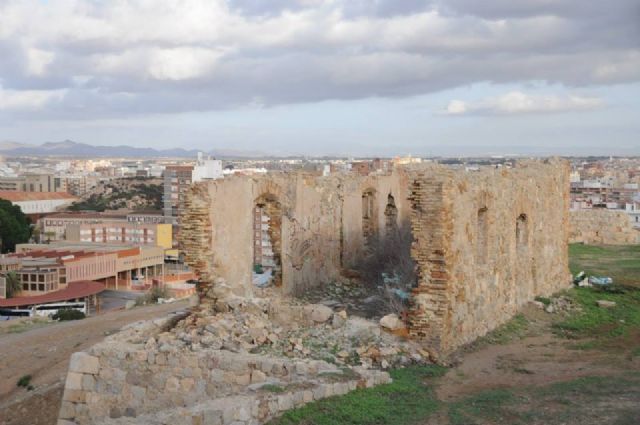 MC fuerza al Ayuntamiento a limpiar el Castillo de los Moros - 1, Foto 1