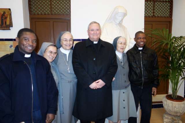 Mons. Lorca da gracias a Dios, junto a las Hermanas de Cristo Crucificado, por la Venerable Madre María Séiquer - 2, Foto 2