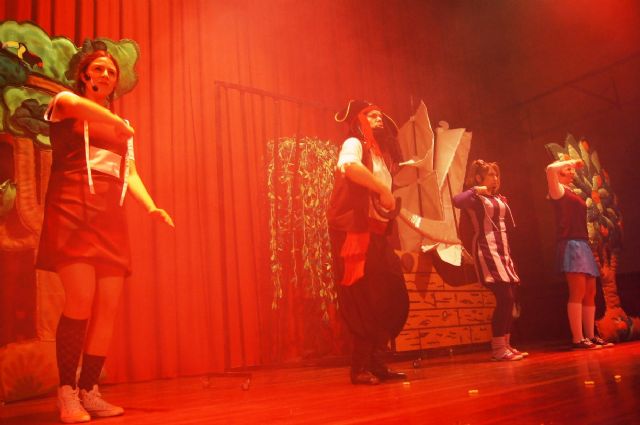 Éxito de asistentes en las dos sesiones del espectáculo infantil La amenaza del Pirata Barbanegra - 2, Foto 2