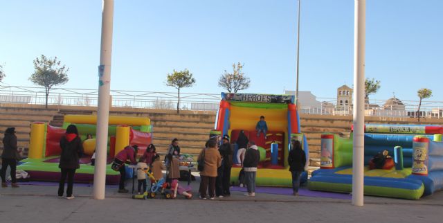 Puerto Lumbreras organiza talleres, juegos educativos y castillos hinchables para los más pequeños, a través de Navilandia - 2, Foto 2