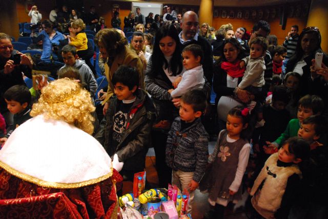 Los Reyes Magos visitan el Colegio de los Ingenieros Técnicos Industriales - 1, Foto 1
