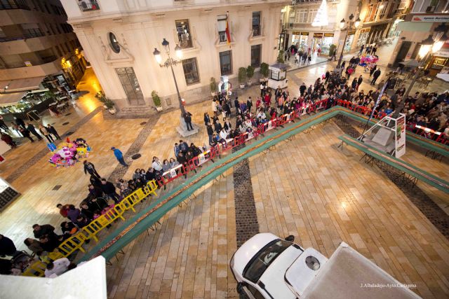 Un Roscón de Reyes Gigante rodeó la plaza del Ayuntamiento - 1, Foto 1