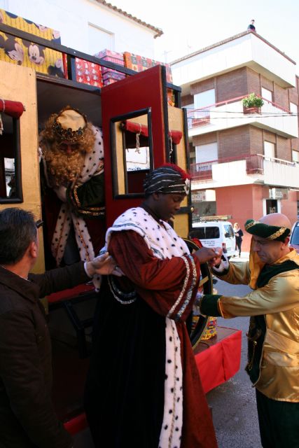 Los Reyes Magos llegan a Cehegín para repartir ilusión y regalos a niños y mayores - 4, Foto 4