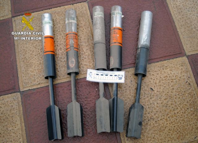 La Guardia Civil destruye 75 artefactos explosivos y dos kilos de material explosivo durante 2014 - 1, Foto 1