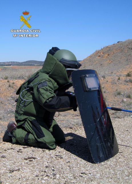 La Guardia Civil destruye 75 artefactos explosivos y dos kilos de material explosivo durante 2014 - 5, Foto 5