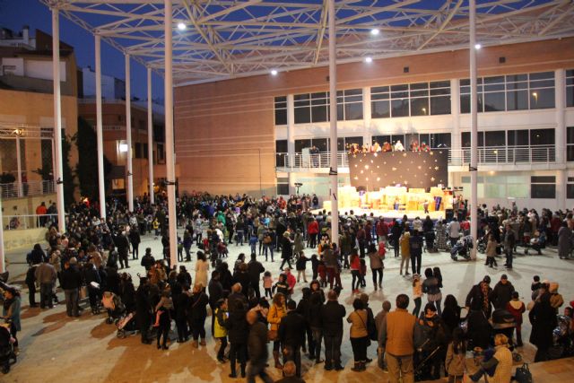 Los Reyes Magos llegan hasta Puerto Lumbreras repartiendo regalos. 2015 - 1, Foto 1