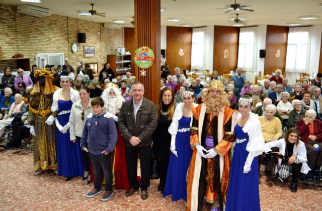 Miles de personas reciben a los Reyes Magos en Águilas - 1, Foto 1