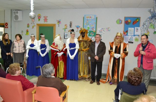Miles de personas reciben a los Reyes Magos en Águilas - 2, Foto 2
