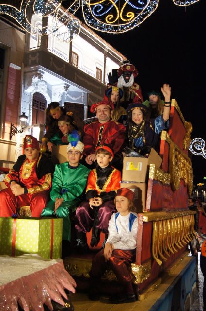 Miles de personas salen a la calle a recibir a los Reyes Magos - 5, Foto 5