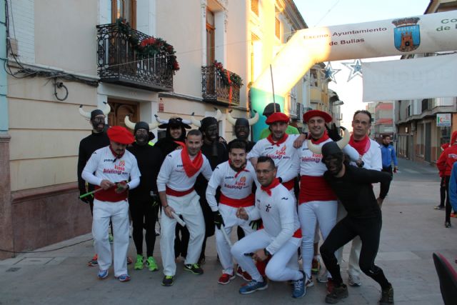 La popular San Silvestre contó con la participación de más de trescientos corredores - 1, Foto 1