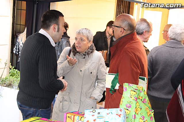 El II desayuno solidario a beneficio de Critas recaud unos 200 Kg de comida y ms de 100 juguetes - 3