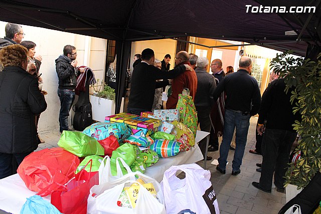 El II desayuno solidario a beneficio de Critas recaud unos 200 Kg de comida y ms de 100 juguetes - 4