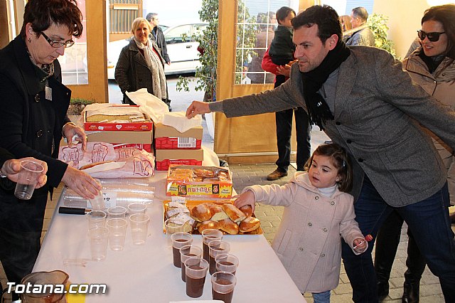 El II desayuno solidario a beneficio de Critas recaud unos 200 Kg de comida y ms de 100 juguetes - 7