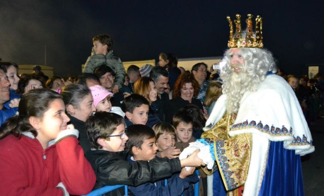Los Reyes Magos desembarcan en Lo Pagán para repartir ilusión entre los pequeños pinatarenses - 5, Foto 5