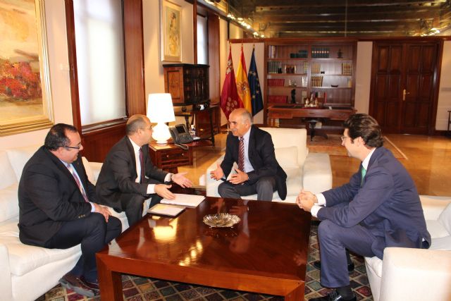 El jefe del Ejecutivo regional recibe al presidente de la Cámara de Comercio de Cartagena - 2, Foto 2