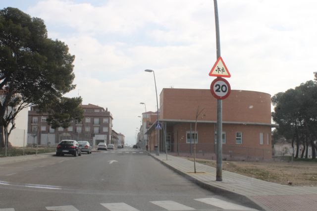 Todos los colegios y centros de enseñanza de la localidad ya están señalizados con la llamada Zona 20 - 1, Foto 1