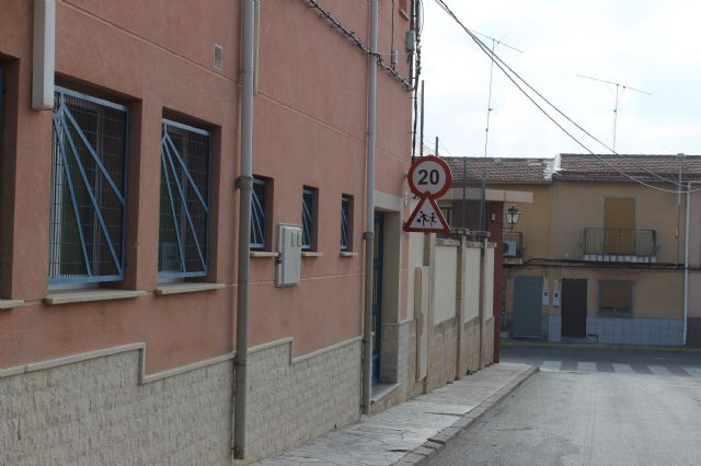 Todos los colegios y centros de enseñanza de la localidad ya están señalizados con la llamada Zona 20 - 2, Foto 2