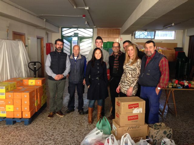 SABIC dona cuatro palés de alimentos y 1.000 prendas de ropa a la Fundación Jesús Abandonado - 1, Foto 1