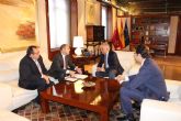 El jefe del Ejecutivo regional recibe al presidente de la Cámara de Comercio de Cartagena