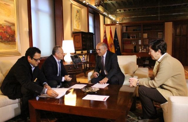 Garre resalta la excelente colaboración entre Cruz Roja y el Gobierno regional para la atención de familias necesitadas - 1, Foto 1