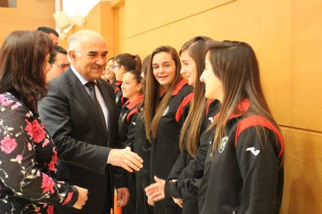 El presidente Garre resalta la importancia de la dedicación al deporte para la formación de los jóvenes - 2, Foto 2