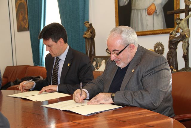 La UCAM y el ayuntamiento de Alhama firman un convenio para mejorar el desarrollo econmico y sostenible del municipio, Foto 1