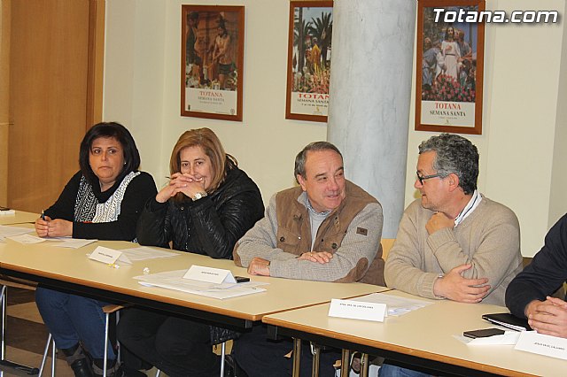 La alcaldesa felicita a la pregonera y nazareno de honor de la Semana Santa del 2015 - 16