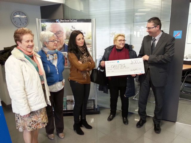 Obra Social La Caixa entrega 2.000 euros a Cáritas de Santa María Magdalena - 1, Foto 1