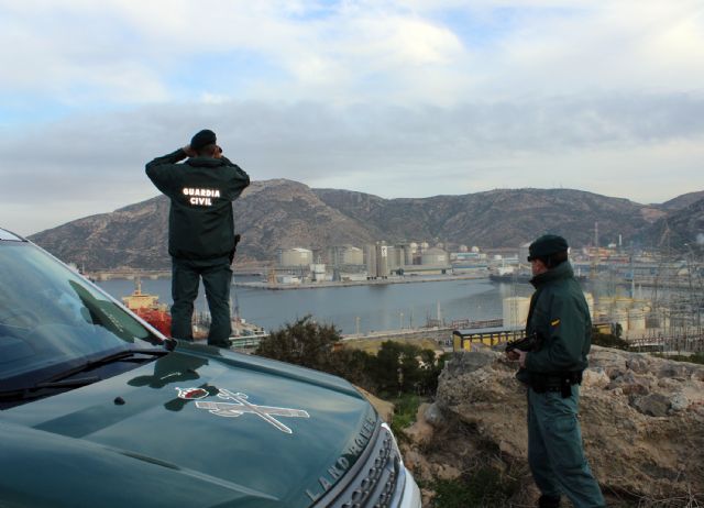 La Guardia Civil refuerza los servicios de vigilancia de infraestructuras críticas y de objetivos de interés en la Región - 5, Foto 5