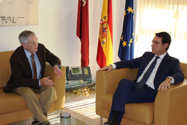 El consejero de Presidencia y Empleo se reúne con el alcalde de Ojós - 1, Foto 1