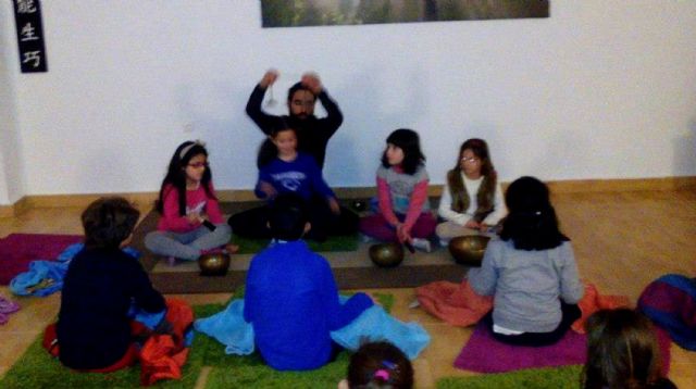 La asociación Alábega de Ceutí impartió un taller de yoga para niños - 1, Foto 1