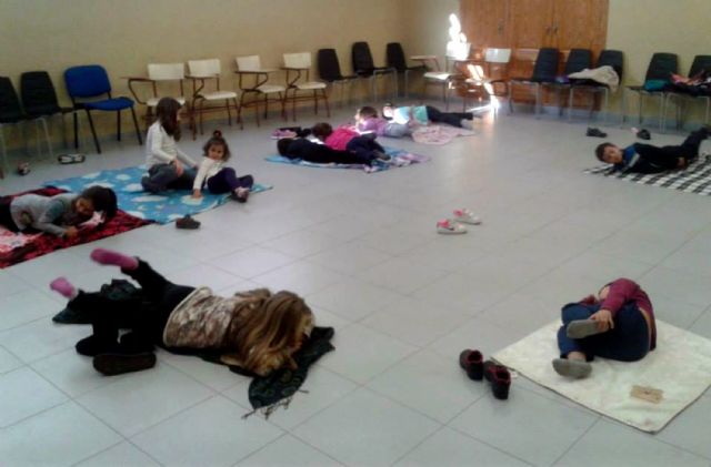 La asociación Alábega de Ceutí impartió un taller de yoga para niños - 2, Foto 2