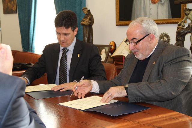 El Ayuntamiento de Alhama de Murcia ha firmado con la UCAM un acuerdo de colaboracin para contribuir al desarrollo econmico y sostenible del municipio, Foto 1