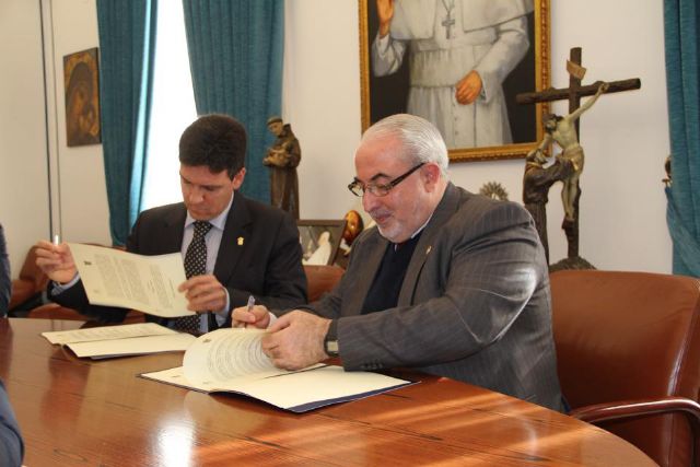 El Ayuntamiento de Alhama de Murcia ha firmado con la UCAM un acuerdo de colaboracin para contribuir al desarrollo econmico y sostenible del municipio, Foto 2