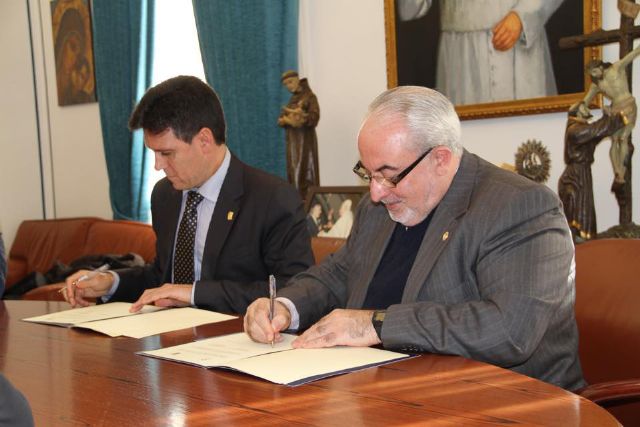 El Ayuntamiento de Alhama de Murcia ha firmado con la UCAM un acuerdo de colaboracin para contribuir al desarrollo econmico y sostenible del municipio, Foto 3