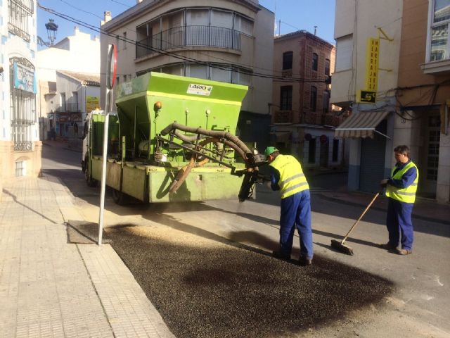 El Servicio Municipal de Aguas procede al asfaltado de obras acometidas en los últimos meses en la vía pública, Foto 2