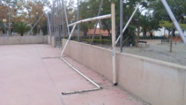 El PSOE denuncia el lamentable estado de instalaciones deportivas en Los Ángeles y La Hoya - 4, Foto 4