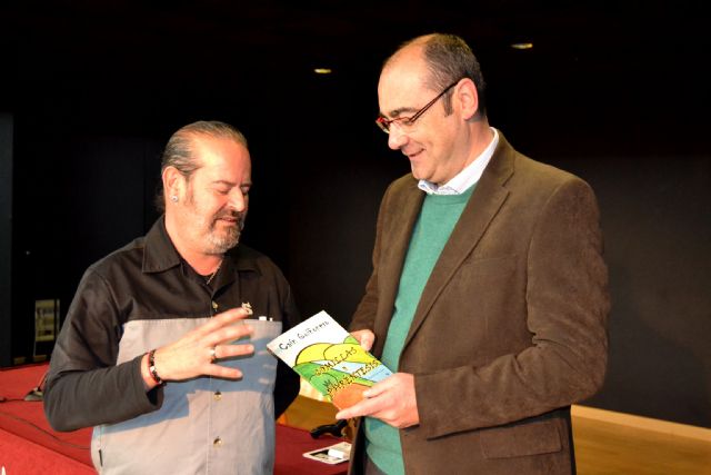 El artista aguileño Caín Quiñonero presenta su libro Comillas y Paréntesis - 1, Foto 1