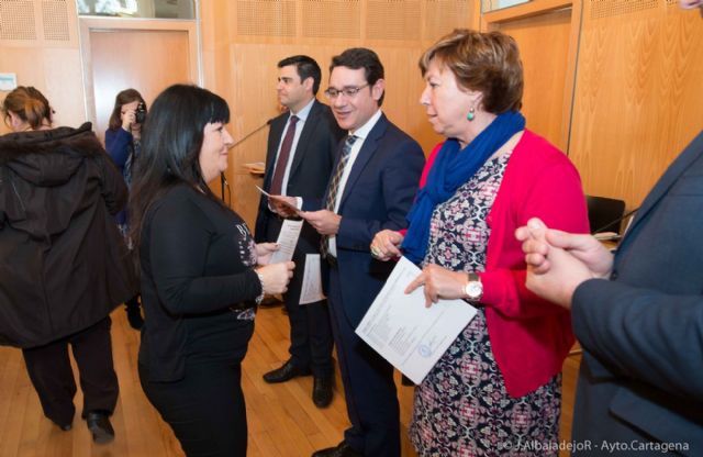 45 alumnos trabajadores finalizan su formación práctica con la ADLE - 3, Foto 3