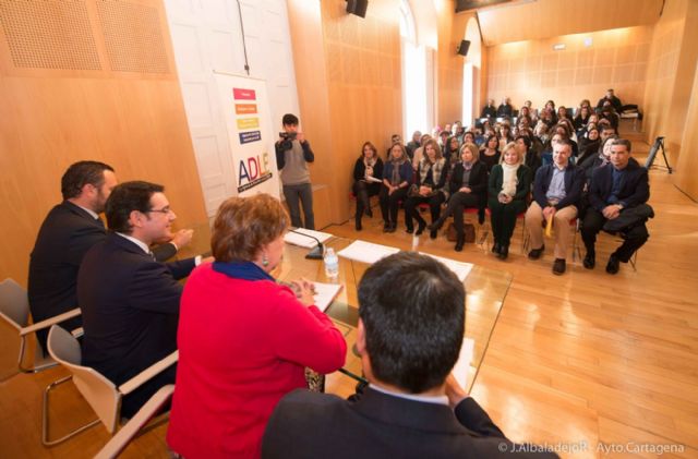 45 alumnos trabajadores finalizan su formación práctica con la ADLE - 4, Foto 4