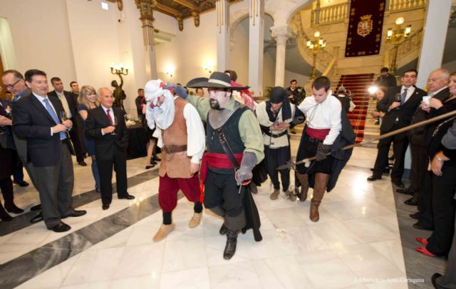 El Ayuntamiento dio la bienvenida a los cruceros de invierno - 1, Foto 1