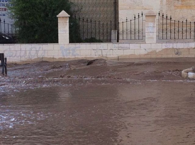 La rotura de dos tuberías provoca inundaciones en la Alameda y Plaza de España - 5, Foto 5