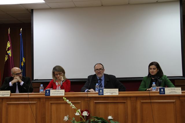 El gerente de SEGITTUR, Luis Javier Gadea, ha presentado el programa Emprendetur  en la UCAM - 1, Foto 1