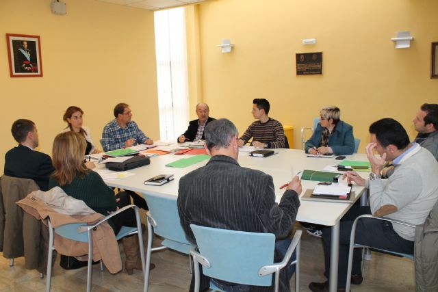 Foto de archivo de una reunión de la Junta de Gobierno Municipal de Archena., Foto 1