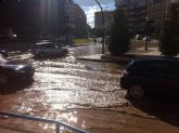 La rotura de dos tuberas provoca inundaciones en la Alameda y cortes en el suministro